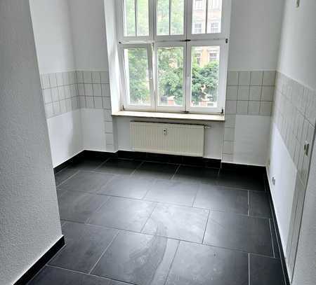 MEGA =》ALTENDORFERSTR. 12 / OASE AM KÜCHWALD, BALKON, WANNE !!