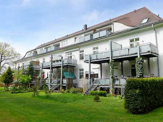 Ruhige Stadtoase Fliegerhorst: 2-Zimmer-Dachgeschoss-Wohnung mit Einbauküche und Balkon