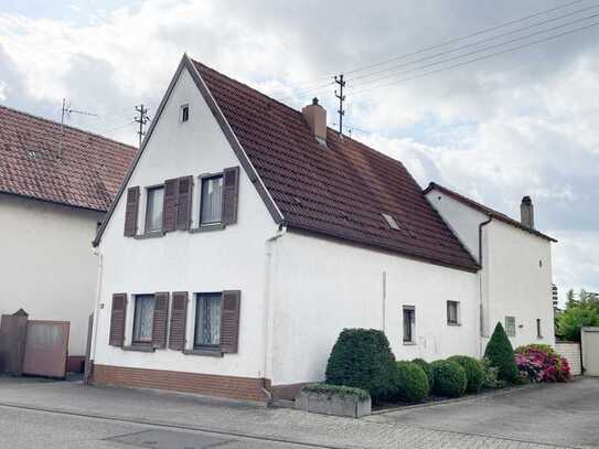 Einfamilienhaus mit Garten und Garage