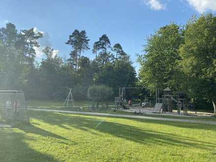 Wohnen direkt neben Siemenspark. 3-Zimmer Wohnung in Waldkraiburg mit Balkon und Aufzug