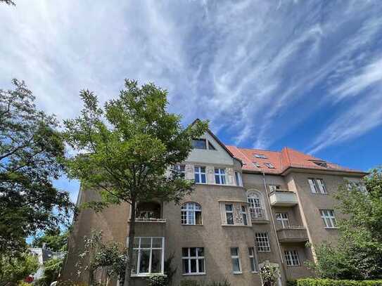 in Steglitz, schöne 6 Zimmerwohnung mit Garten und Garage