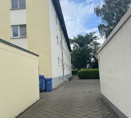 3 Zi-Hochparterre-Eigentumswohnung mit Balkon und Einzelgarage in Leverkusen Hitdorf