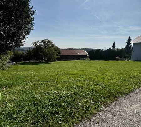 Schönes unbebautes Baugrundstück in Hanglage in Großhöhenrain