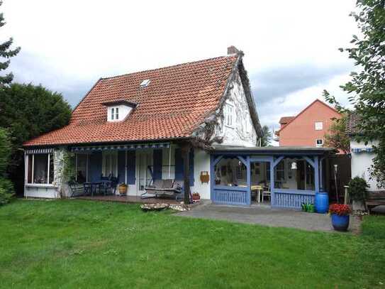 Einfamilienhaus mit Traumgarten und Bunker