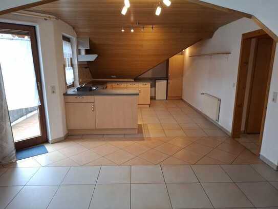 Freundliche 4-Zimmer-DG-Wohnung mit Balkon und EBK in Weilheim/Teck