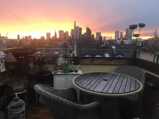 Reserviert- Sonnendurchflutete Dachgeschosswohnung mit Skyline-Blick