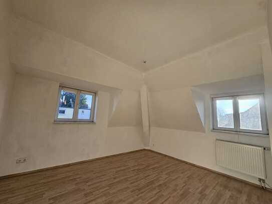 Schöne 2 Zimmerwohnung mit Einbauküche für Eigennutzung oder Kapitalanlage ab sofort zu verkaufen !