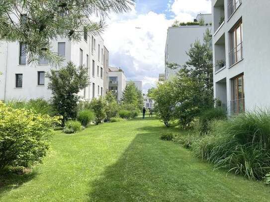 Neuwertige 2 Zi Wohnung - Niedrigenergie A+ Balkon, Garten. EBK am Hennigerturm