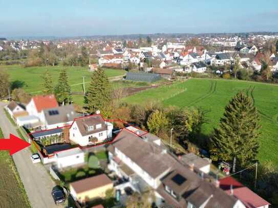 Bezauberndes Häuschen in ruhiger Lage mit einer Garage und zwei Carport