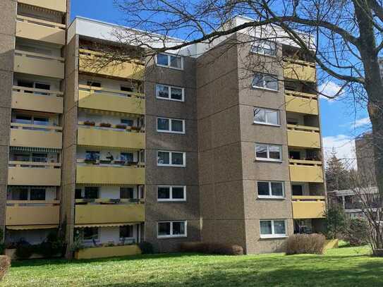 4,5-Zimmer Wohnung mit Balkon, TG und EBK in Stuttgart-Botnang