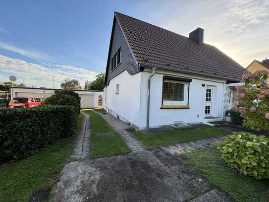 Ihr neues Zuhause: 
Doppelhaushälfte mit Garage und idyllischem Garten