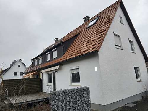 In ruhiger Lage! 1-2 Familien- / Doppelhaushälfte mit großzügigen Garten!