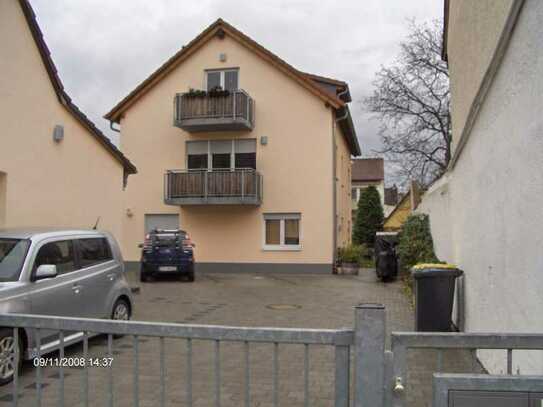 Neuwertige 2-Zimmer-Dachgeschosswohnung mit Balkon und EBK in Hochheim am Main