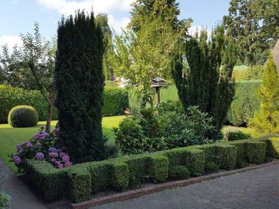 Außergewöhnliche DG Wohnung mit großem Gartenanteil