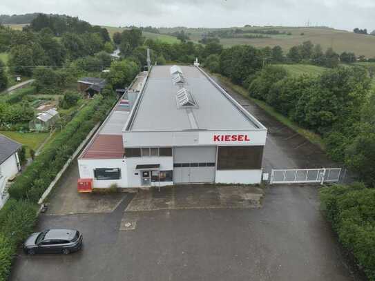 Werks,-Lagerhalle mit Büro und Sozialräumen