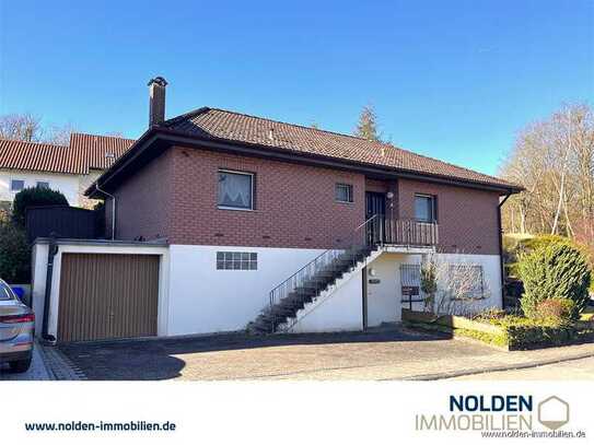 ***FREISTEHENDES EINFAMILIENHAUS MIT BARRIEREFREIER EINLIEGER-
WOHNUNG UND GROßEM GARTEN***