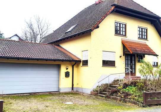 Gedern: Ruhig gelegenes EFH mit Garage und sehr großem Garten!