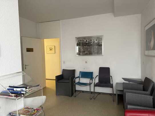 Praxis/Büroräumlichkeiten zentral in Schorndorf-Süd