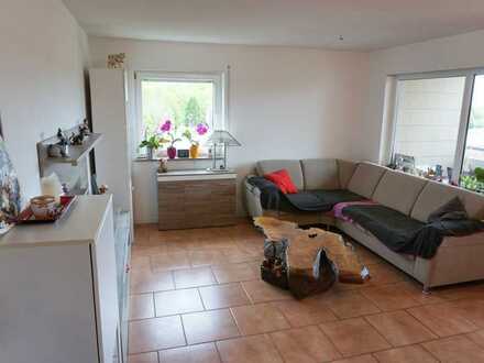 Modernisierte Wohnung mit Balkon und Tiefgaragen Stellplatz in Blaustein !