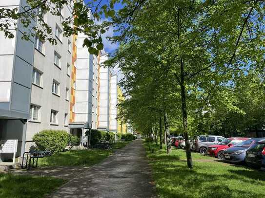 *** Provisionsfrei ***
Kapitalanlage mit 4,5% Rendite.
vermiete 2 Zimmer - Wohnung mit Balkon.