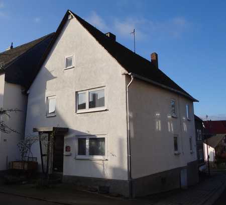 Uriges Bauernhaus mit Scheune zum kleinen Preis