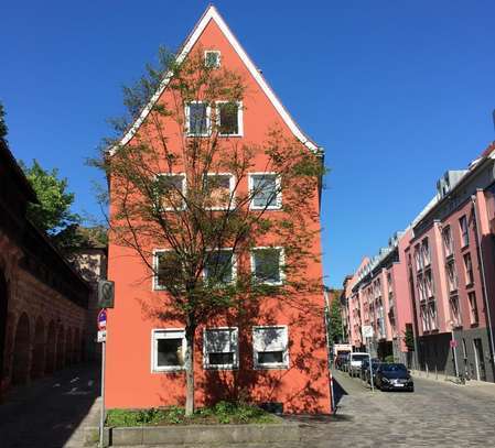 Grosse Terrasse - Helle Dreizimmerwohnung in der Altstadt - Einbauküche