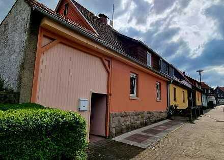Doppelhaushälfte mit Einfahrt, Scheune und kleinem Garten in Oberdorla zu verkaufen :)