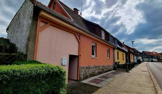 Doppelhaushälfte mit Einfahrt, Scheune und kleinem Garten in Oberdorla zu verkaufen :)