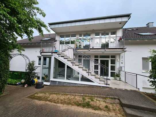 Schicke und großzügige 4-Zimmer-DG-Mais.-Wohnung in Gusterath mit Balkon und Terrasse