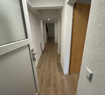 3 Zimmer Souterrain Wohnung Kernsaniert und Erstbezug