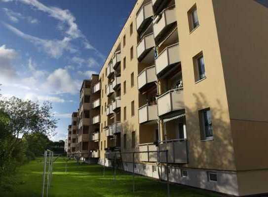 2-Zimmer-Wohnung mit Einbauküche und Westbalkon in Rostock-Südstadt