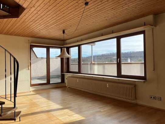 DG-Maisonette-Wohnung mit großer Terrasse und traumhaftem Solitude-Blick