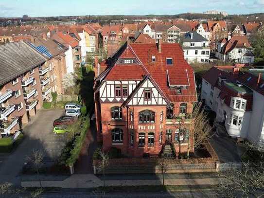 Historische 5-Zimmer-Maisonettewohnung im Roten Feld!