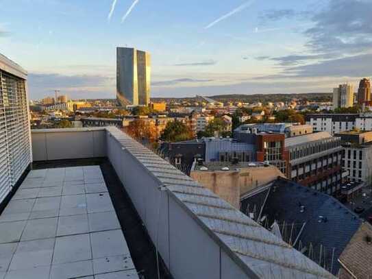 Penthouse- Bürofläche mit Skylineblick in Frankfurt- Stadtmitte