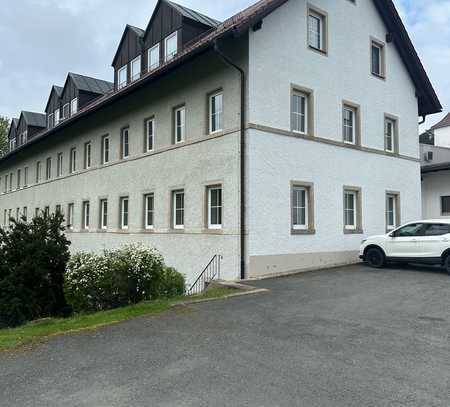 Attraktive und modernisierte 2,5-Raum-Wohnung in Konradsreuth