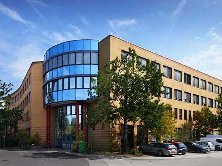 Lichtdurchflutete Bürofläche