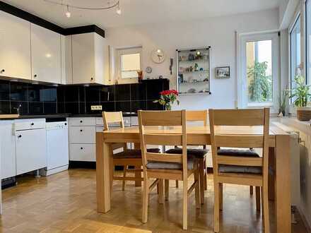 Einziehen & wohlfühlen, vollmöblierte 2-Zi. Maisonette-Whg mit 2 Balkonen u. EBK