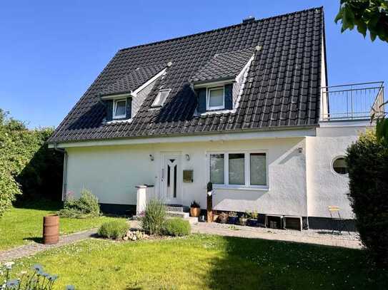 ToHuus Immobilien: Einfamilienhaus mit 6 Zimmern in strandnaher Lage im Nordseebad Wremen ...