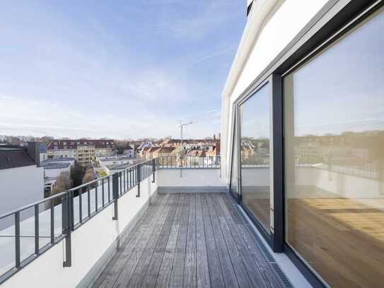 Verkauft - Sonnige Dachgeschosswohnung im sanierten Altbau mit Dachterrasse in der Au!