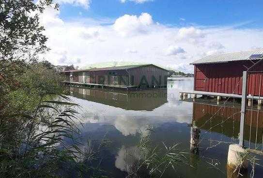 *Bootsschuppen an der Müritz und nur 1 Kilometer vom Stadtkern entfernt!*