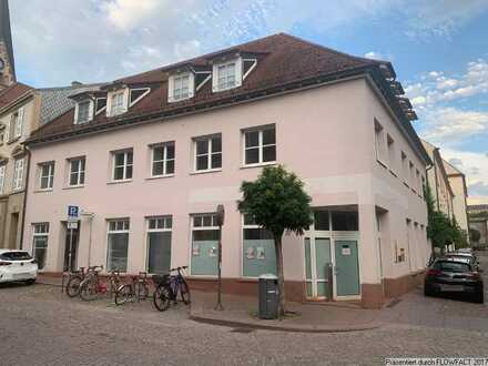 Ladenfläche mit Büro über 2 Ebenen im schönen Altstadtzentrum von Ettlingen