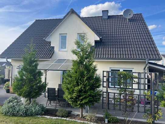 Wohnhaus mit viel Platz in ruhiger Sonnenlage !