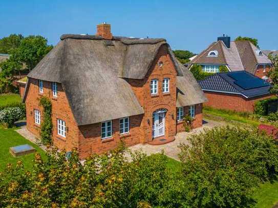 Einfamilienhaus unter Reet in ruhiger Lage