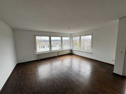 Traumhafte Lage und Ausblick! 4-Zimmerwohnung mit Balkon und EBK
