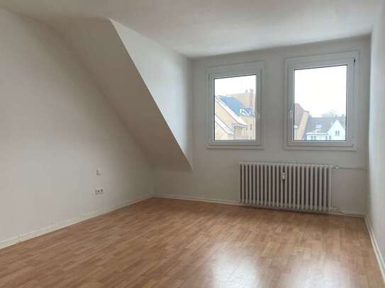 Renovierte 2 Zimmer DG-Wohnung mitten in Solingen Ohligs!