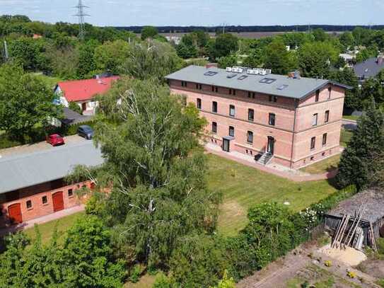 Gepflegte 2 Zimmer Wohnung am Schloss Diedersdorf