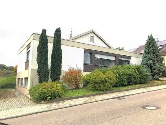 Großflächige Büro/Praxisräumlichkeiten in Bretten zu vermieten