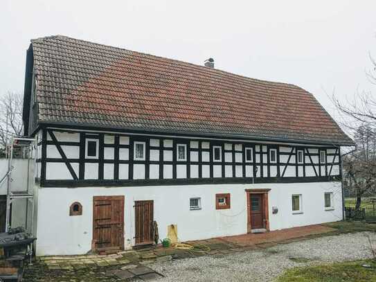 Historisches Juwel im Grünen: Idyllischer Dreiseithof in Oberwiera