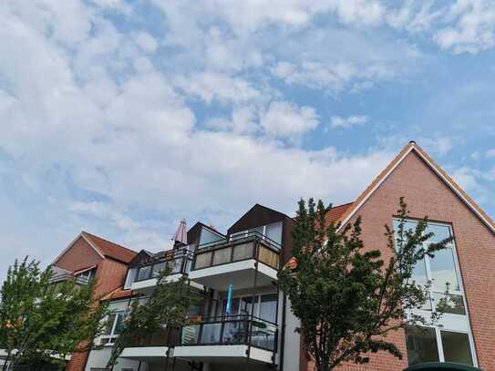 Helle, freundliche DG-Wohnung (2.OG) mit Sonnenbalkon!