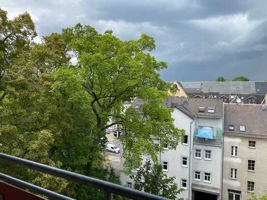 Wohnen unter dem Himmelszelt mit neuer Einbauküche und großem Balkon